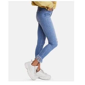 FREE PEOPLE Womens Blue Frayed Skinny Jeans Size 27